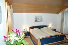 Doppelzimmer mit Blumengruß