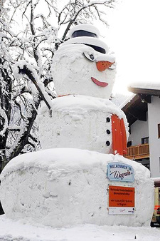 Unser Schneemann begrüßt Sie in Wagrain.