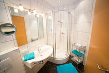 Bad / WC im Zimmer E